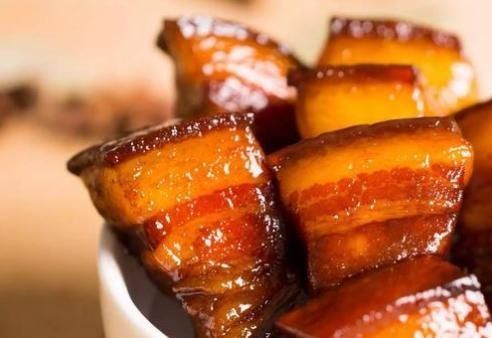 肉块|红烧肉怎么做才香软好吃?牢记“4窍门”,肉香不柴,无油腻感