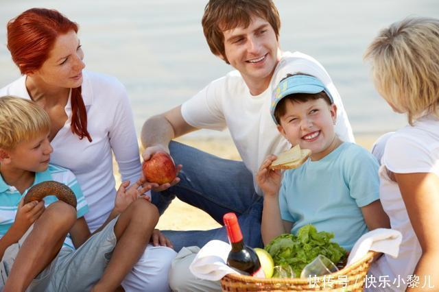 关联句|小学生拿爸爸造句,妈妈看完转身买搓衣板,没想到老师却给100分