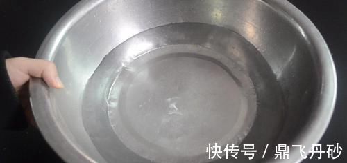 光亮|清水拖地等于白拖, 家庭阿姨教我一秘招, 地板光亮如新不留灰