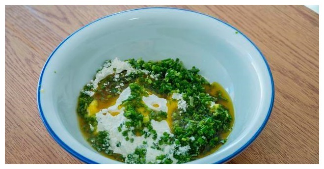 这种早餐饼，层层酥脆直掉渣，做法还简单，外面早餐店根本吃不到