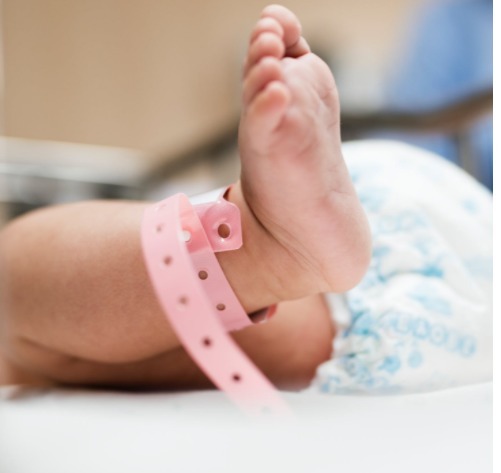 刚生完娃那一瞬间啥感觉？宝妈们的回答让人笑趴，网友：太生动了