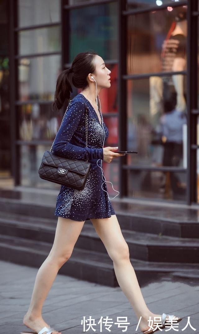 白水|路人街拍,姑娘肤白水嫩很漂亮,满满的贵气感