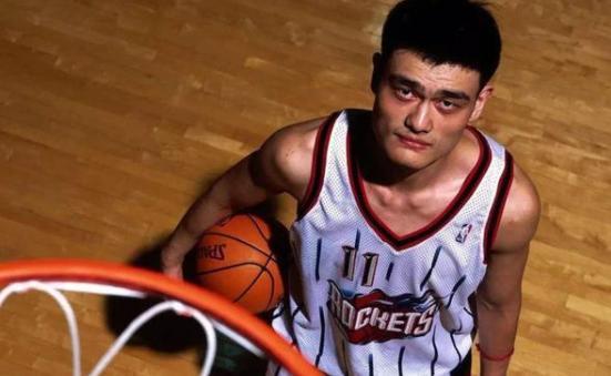 篮球|有种“基因”叫姚明的女儿,10岁身高1米7,网友:我还没孩子高