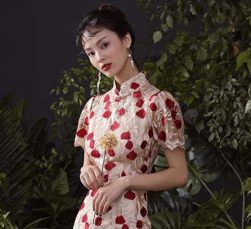 靠边站|汉服Lo裙靠边站，旗袍要抢占年轻人的视线了