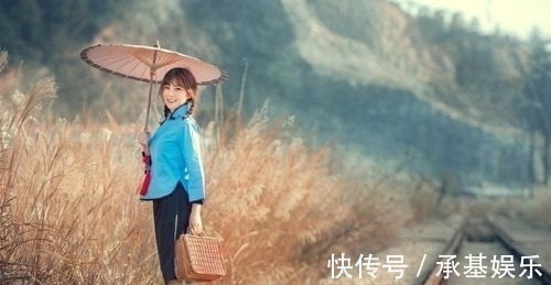 江航!十赋感伤清秋词:无尽清愁任嗟叹,凭栏对酒赏花黄