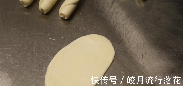 紫薯蛋黄酥|紫薯蛋黄酥的简单做法,香酥可口,营养美味!