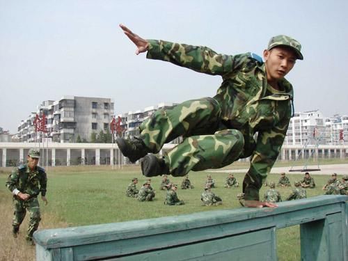 人身材|当兵的人是怎么练肌肉的肌肉练出来又好看又实用