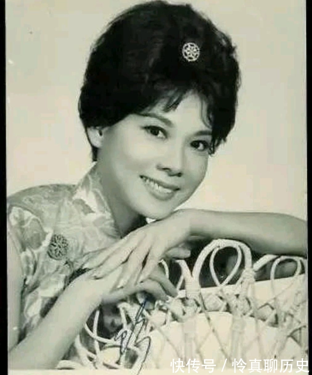 成名曲|92岁大明星,成名曲《不了情》,她的山水画,气势如虹!