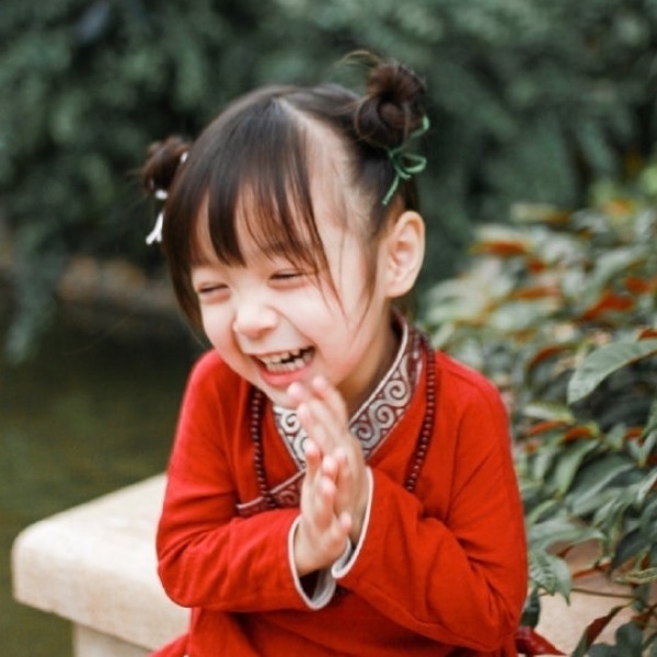 被易烊千璽抱過,薛之謙親過,華晨宇寵過的女生長(zhǎng)大了!