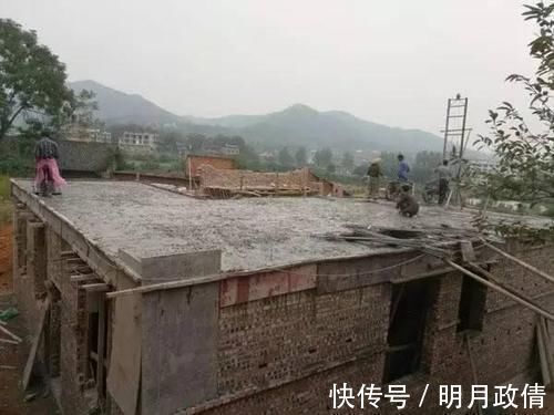 城里人|30万的农村自建别墅，山清水秀太棒了，城里人看了也羡慕