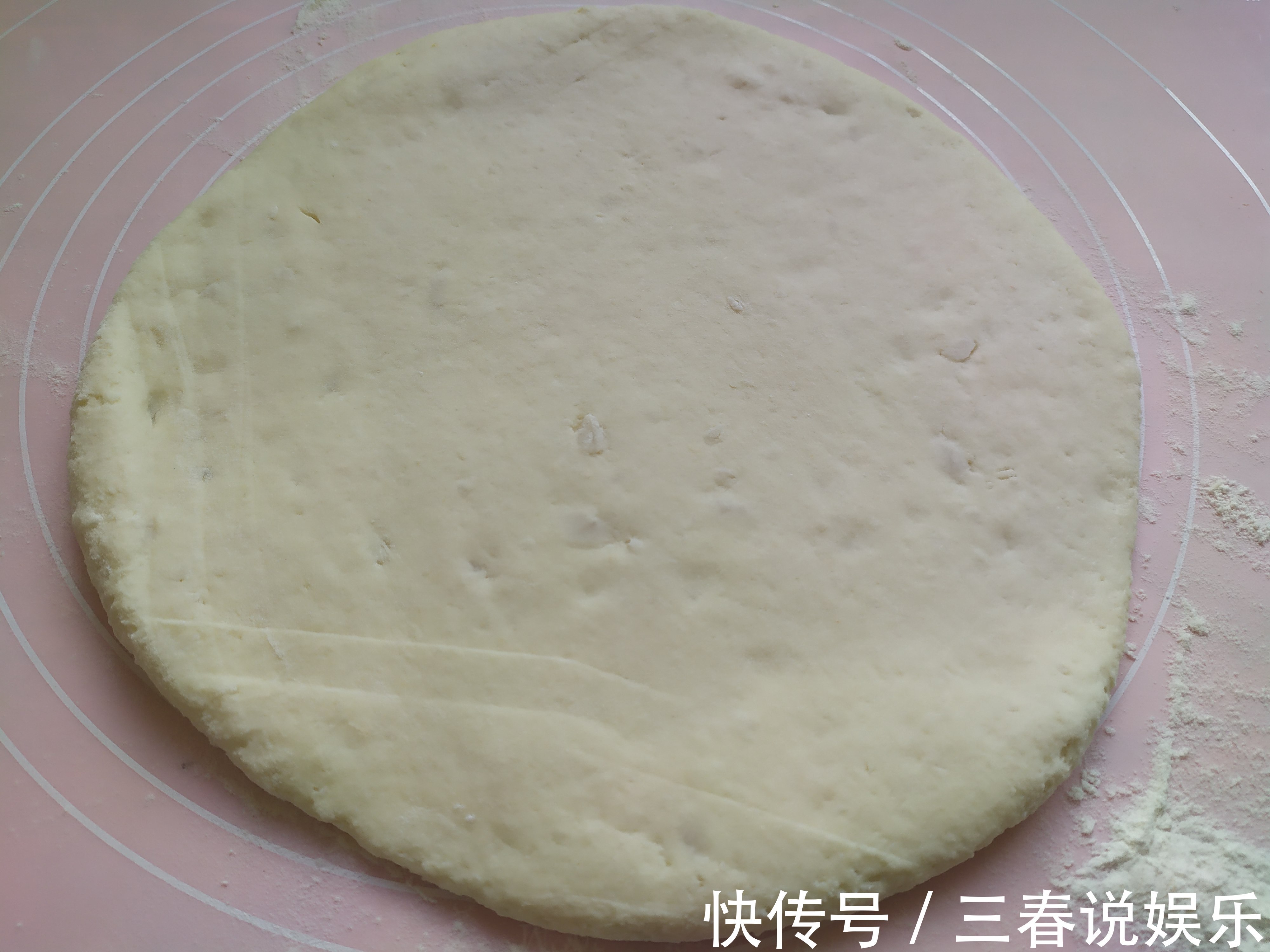 面粉别再蒸馒头了,试试这个做法,孩子一口一个特别喜欢,太香啦