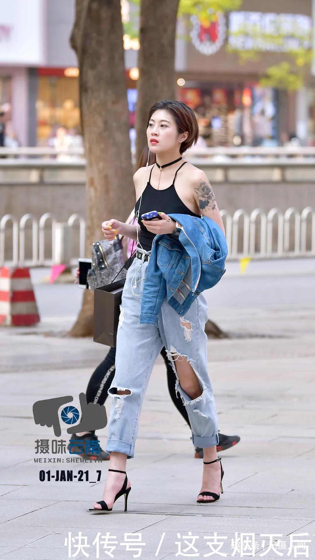 街拍破洞牛仔裤生性不羁爱自由,也是最上镜超酷破洞牛仔裤