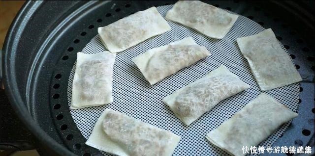 馄饨皮新吃法,一半蒸一半煎,比饺子简单,外面买不到