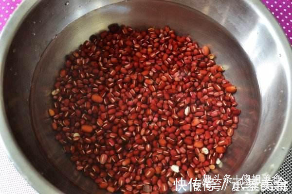 我家红豆从来不熬粥喝,加一碗玉米面,上锅一蒸,出锅馋着流口水