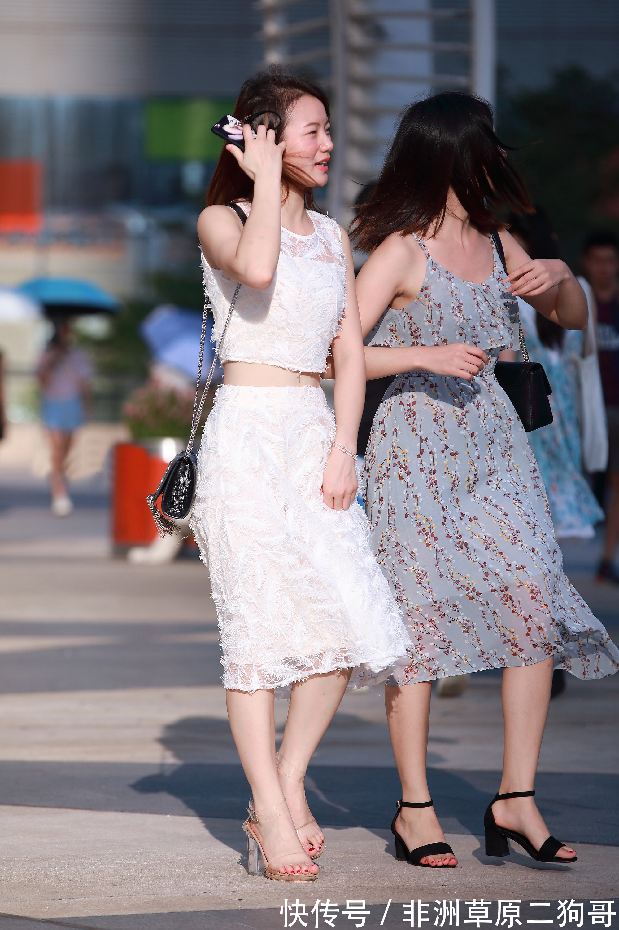 时尚|女性展示自己的美,除了自身之外还需要服饰点缀