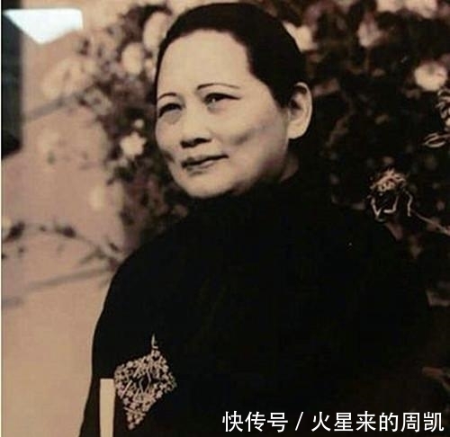 钢笔书法$宋庆龄钢笔书法真惊艳,毛笔书法能名列20世纪10大女性书法家之首