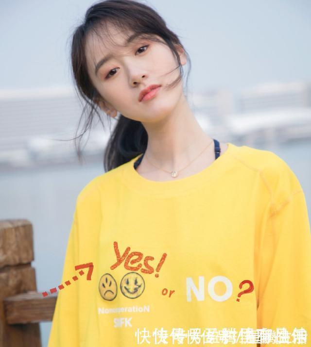 颜色|3种颜色穿出5种魅力不需要花哨就很吸睛的搭配,特适合白皙女生