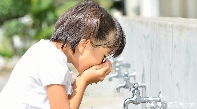 也有很多|白開水是免費“長壽藥”但2“時間”盡量別喝,現(xiàn)在知道還不晚