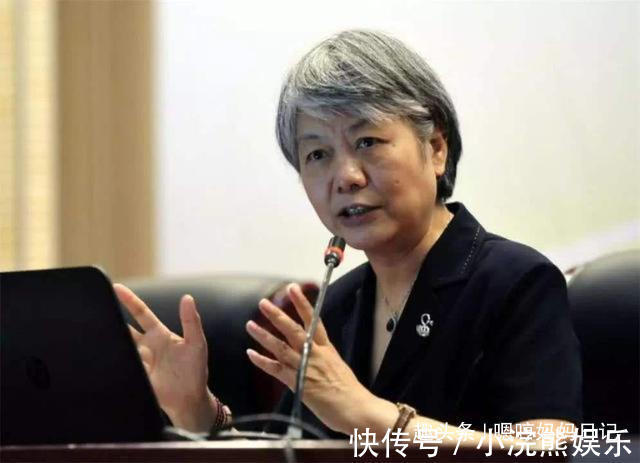 李玫瑾|父母再忙,睡前3种行为对孩子也要多做,能提高专注力和双商