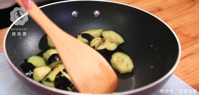 炒茄子,试试把酱油换成“它”,茄子不黑、不油,更入味!