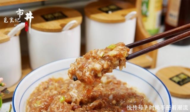 入冬后常吃饺子，饺子店用的3个做饺子馅窍门，饱满多汁，不破皮