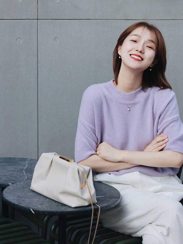 针织衫|初秋的日常穿搭分享,衬衫搭配半身裙高级通勤,美出了新高度