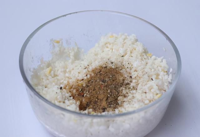 零嘴|电饼铛别烙饼了,教你做1款小零嘴,咸香酥脆小锅巴,省事更省时