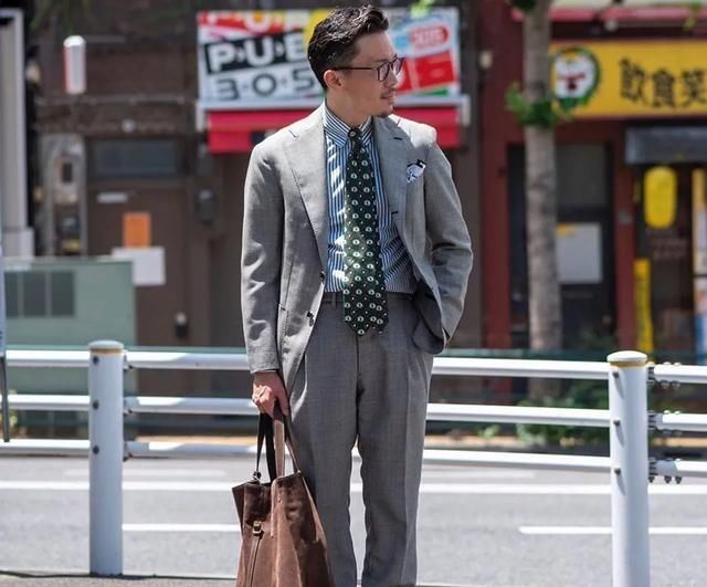 包袋品牌那么多,为什么只有它能征服所有挑剔有品绅男