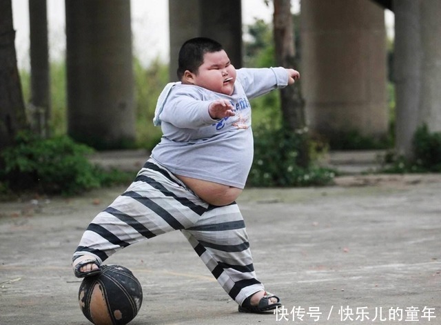 宝宝|女婴15个月36斤,胖的不会走路,网友:15个月孩子到底经历了啥?