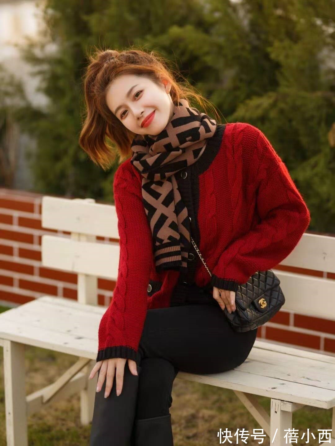 大衣|入冬后该买什么裤子?建议多穿这4种,小黑裤、阔腿裤时髦又高级