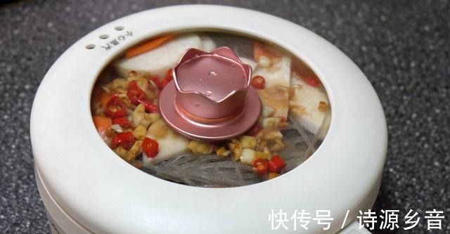 北方人爱吃一锅炖,食材丰富做法简单,自己炖一锅当午饭也不错!