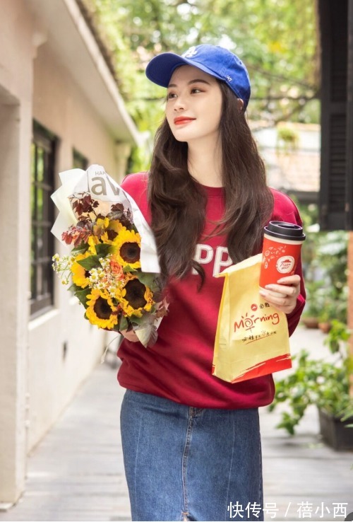 牛仔裤 卫衣才是春季的搭配王者,配裤子、裙子都超美,轻松远离老土感