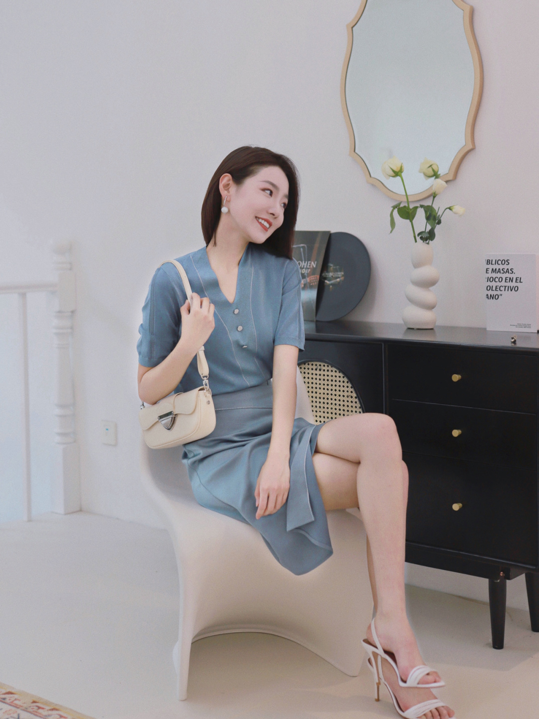 衬衫搭配|都市“精英”女白领都爱这么穿,衬衫搭配半身裙,简约高级又减龄