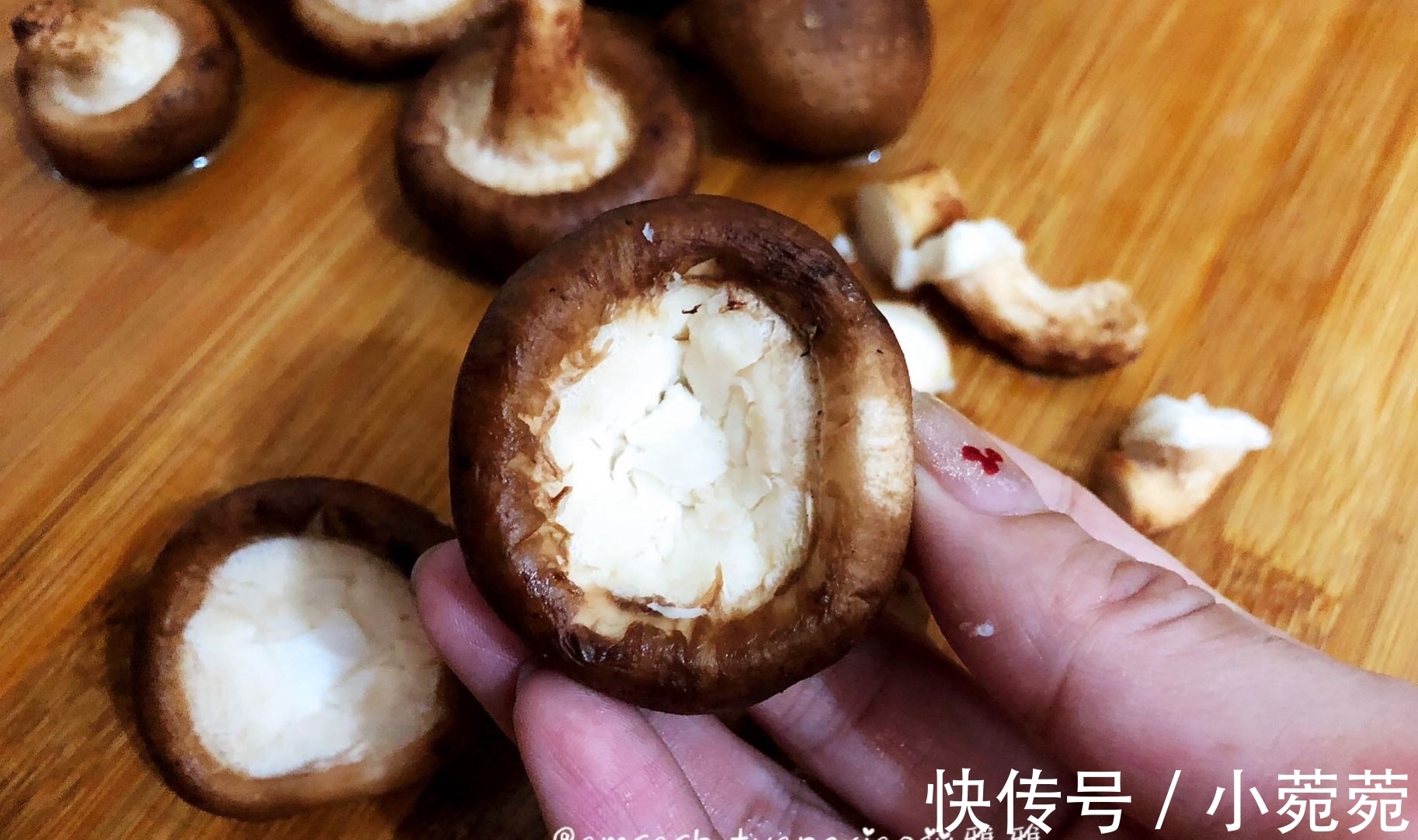 好吃|蘑菇此做法,不炖不炒,香嫩可口,比肉还好吃,吃一次就上瘾