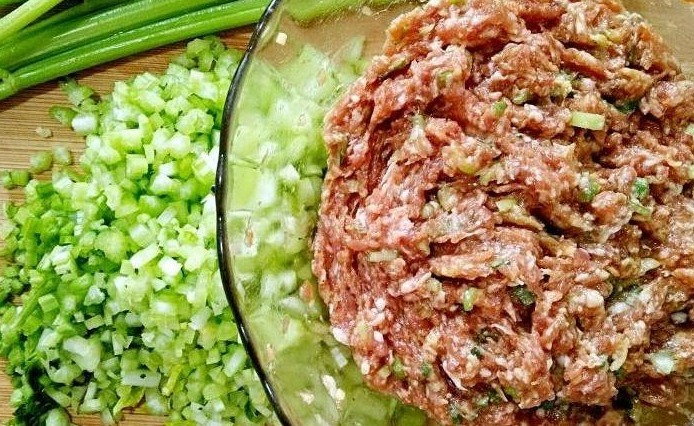 肉馅|调肉馅时,先加盐还是先加油记住3个顺序,肉馅鲜嫩多汁,真香