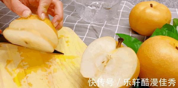 雪梨块|把梨切成小块，淋2个鸡蛋，教你从没吃过新做法，比面包简单好吃