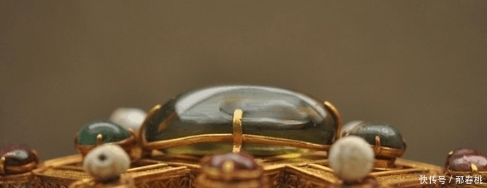 a6264|晒晒郭沫若力主发掘明定陵出土的文物: 如今龙袍发黑碎裂