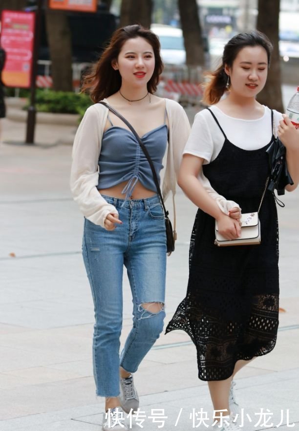 穿搭姑娘诗情画意,聪明范实足,文雅又魅惑