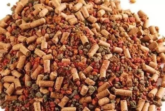 钓黑坑必看：细讲原塘颗粒和原塘颗粒粉各自使用情况！