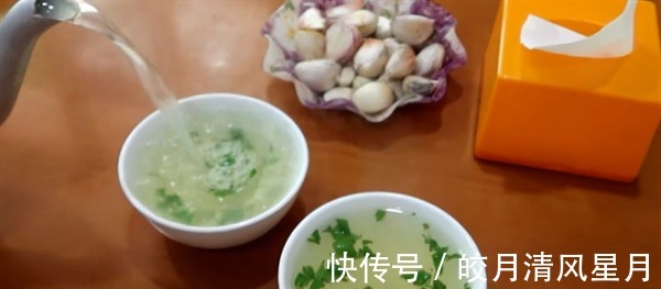 卤汁|临洮小哥卖热凉面，一碗面卤汁浇两遍，有客人开车300公里过来吃！