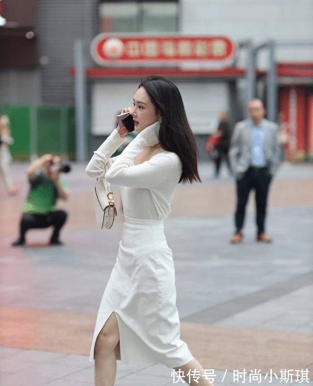 气质|选用简洁美观的半身裙,让气质更加优雅自信