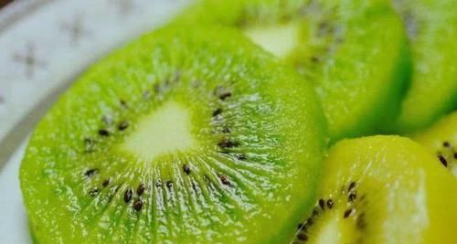 爱美的女性，推荐常吃以下食物，排毒清肠，改善肤质，更显年轻