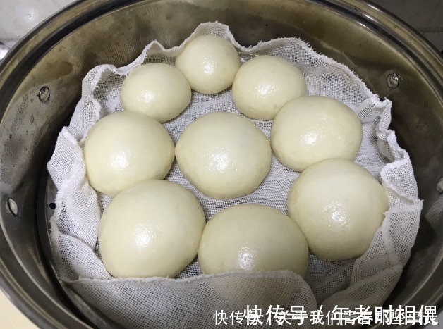 蒸馒头用大火还是小火？很多人用错了火，难怪馒头干硬塌陷，不香