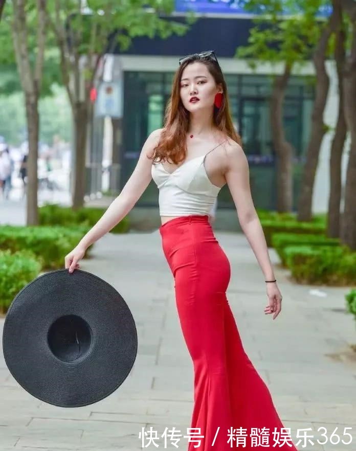 街拍肉肉女孩的复古搭配,穿出东方女性独特的美!