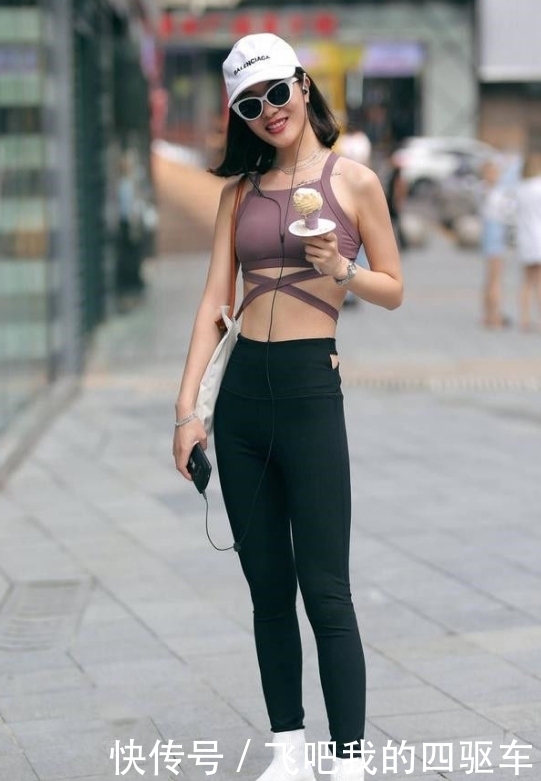 丰满|丰满的小妹妹,打底裤展现出婀娜多姿的身段,令人流连忘返