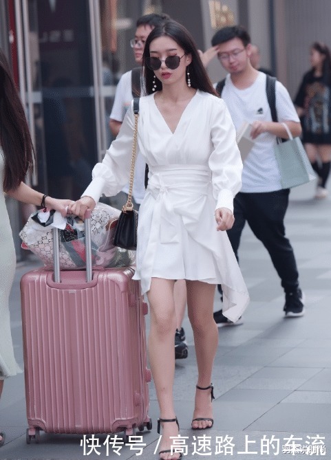 表嫂真会过日子,把衬衫改成“裙子”穿,一般人真的不到