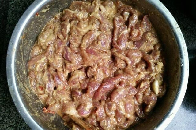 教你做美味的炸酥肉,方法简单,看一遍就能学会,大人小孩都爱吃