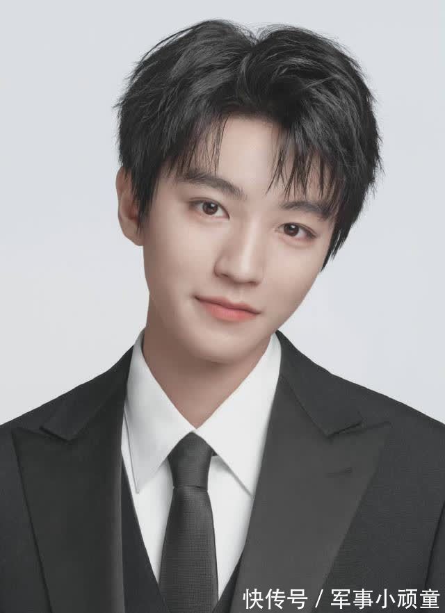 梦幻联动!雷佳音在《人世间》花絮提及王俊凯,幽默化解尴尬!