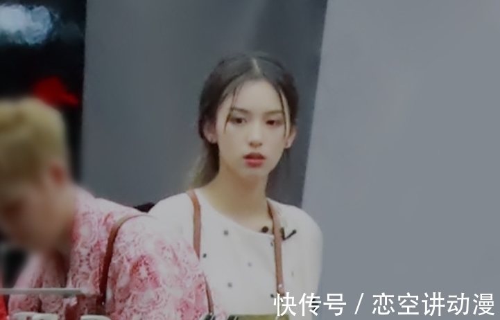 小姐姐|《中餐廳5》路透,周也餐廳造型曝光,龔俊自帶鍋錄制節(jié)目