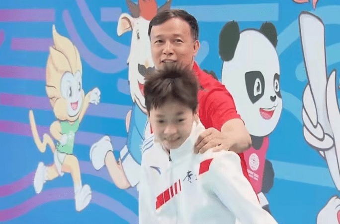 国家队|全红婵成功没有秘诀！何教练亲承她吃苦最多，揭秘红姐外号由来